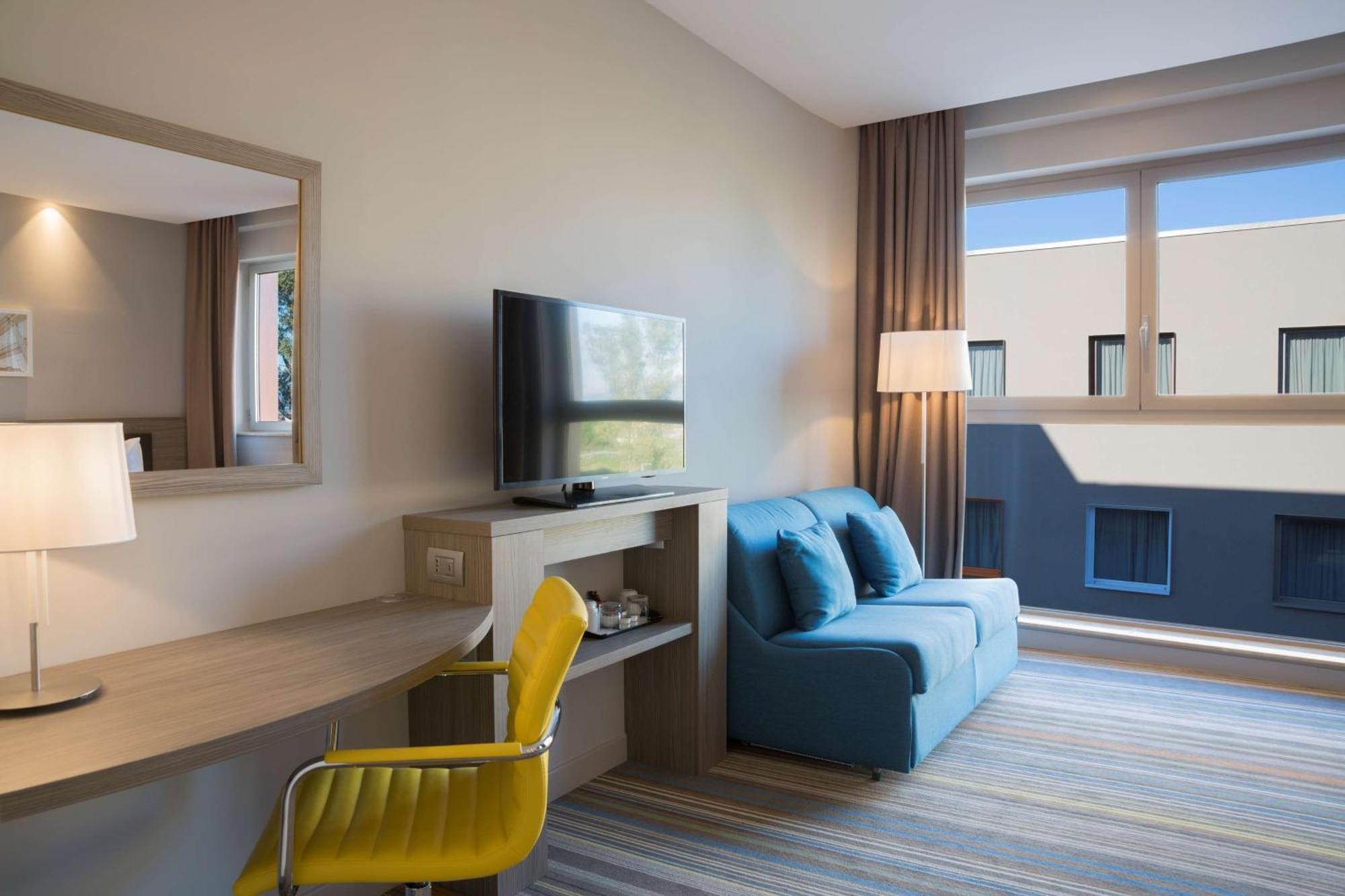 Hampton By Hilton Rome East Hotel Exterior photo