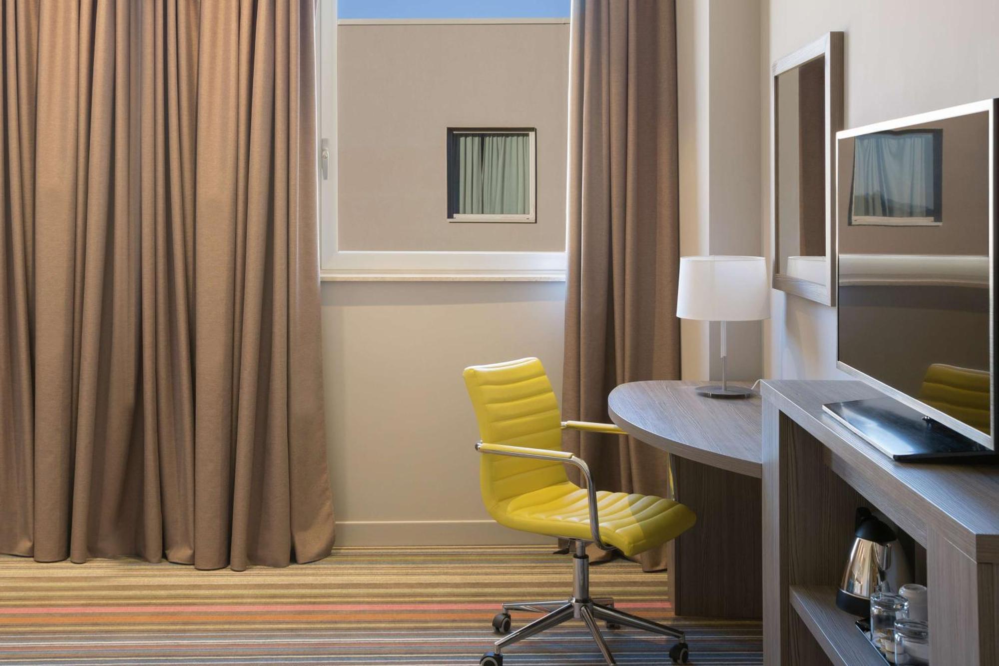 Hampton By Hilton Rome East Hotel Exterior photo