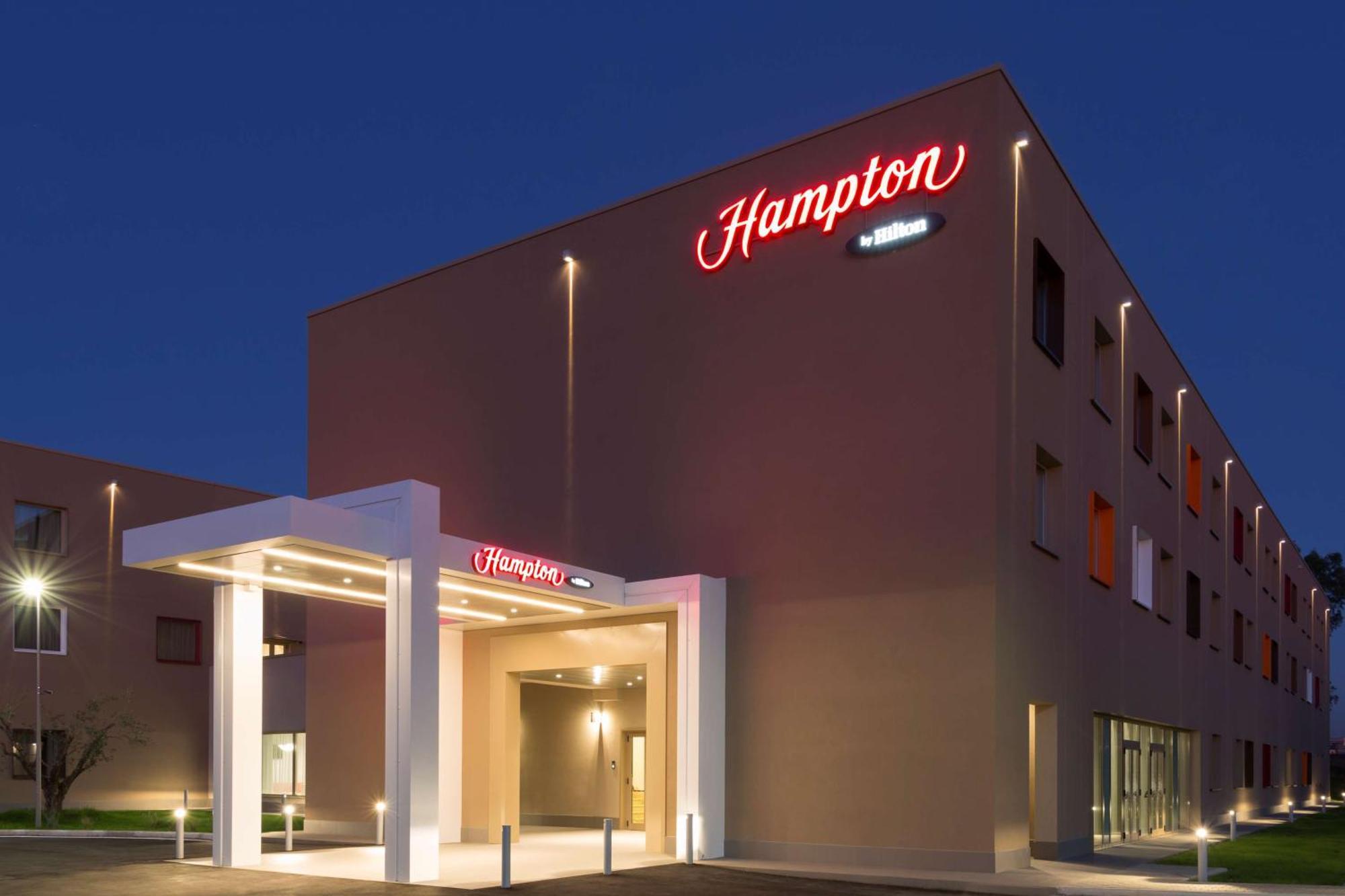 Hampton By Hilton Rome East Hotel Exterior photo